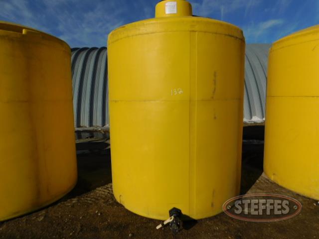 3,000 gal. poly liquid fertilizer tank_1.JPG